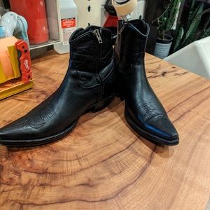 Old gringo cowboy boots